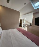 Deluxe Double Room (2 Adults + 1 Child)