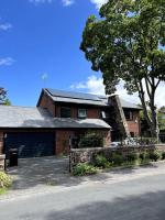 B&B Bidston - Large 4 bedroom house, electric gated driveway. - Bed and Breakfast Bidston