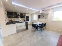 Luxury two-bedroom apartment by the sea U KaLu - B&B Postira