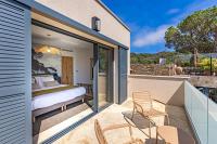 Zimmer mit Queensize-Bett und Meerblick