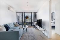 B&B Melbourne - Premium Albert Park Grand Prix Apartment by Ready Set Host - Bed and Breakfast Melbourne