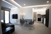 Phaedrus Living: Luxury Mackenzie Flat - Bed and Breakfast Larnaca