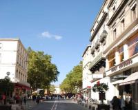 AVIGNON HYPER CENTRE CLIM 5 CHBRES 10PERS 200m PALAIS DES PAPES - B&B