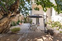 B&B Tel Aviv - Secret Garden in Jaffa + Free Parking - Bed and Breakfast Tel Aviv