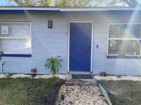 Charming 2-Bedrooms Central Clearwater Apartment With Private Backyard - Bed and Breakfast Clearwater