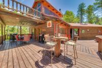 Deck and Hot Tub Bear Country Cabin in Ruidoso - B&B Ruidoso
