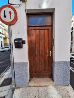 habitacion con baño privado en un piso con familia - Chambres d’hôtes