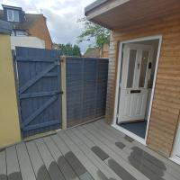 Self Contained, Double Bed Studio, private kitchen, private Bath, Walking distance to Harry Potter - Ferienwohnung