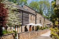 Corn Barn at East Trenean Farm -Luxury Cornish Barn Conversion sleeping 8 with hot tub, private garden, rural views and EV facilities - B&B Looe