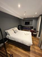 Cosy Double Bed With Fire Place - Bed and Breakfast Edinburgh