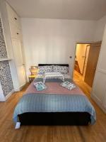 B&B London - Cozy 2 bed flat ! Amazing bath! - Bed and Breakfast London