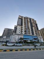 Three Bed Attached Bath Netflix Wifi Smart TV Parking WFH Desk Near Airport - Chambres d'hôtes Islamabad