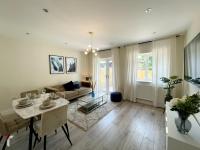 Newbuild, 3 Bedroom house with free parking - Ferienwohnung Aldershot