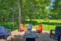 B&B Lake Harmony - Pennsylvania Retreat with Sauna, Pool Table and Deck! - Bed and Breakfast Lake Harmony