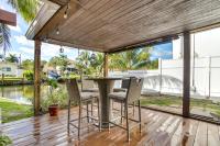 Canal Side Retreat with Dock, By Hollywood Boardwalk - B&B