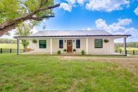 Modern Altavista Farmhouse with Countryside Views - Ferienwohnung Altavista