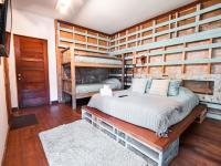 Quadruple Room with Private Bathroom