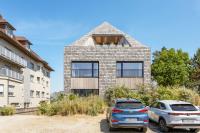 Luxe strandappartement met zonneterras & parking - B&B
