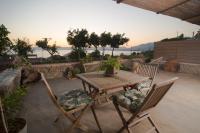 Wood&Stone Guesthouse - B&B Almirón