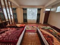 Familienzimmer mit Bergblick