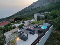 Old Dalmatian House with Jacuzzi Martine - Bed and Breakfast Tučepi