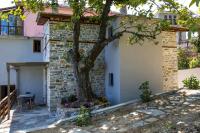 Iris Stone Villa with Jacuzzi - B&B Tzigourati