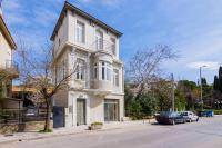 Lavish Mansion House 1928 in Kifisia by UPSTREET - Chambres d'hôtes Athènes