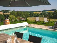 Villa Maurine - Piscine chauffée - Spa - Clim - Salle de Fitness - Chambres d'hôtes Castelnau-de-Montmiral