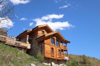 Charming Chalet w/ Mountain & Slope Views, Jacuzzi - B&B