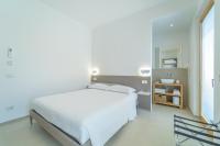 Queen Room with Pool View