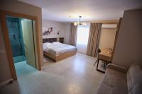 Deluxe Room (2 Adults + 1 Child)