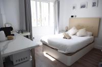 B&B Gibraltar - Central Penthouse Double Room Ensuite - Grand Central House - Bed and Breakfast Gibraltar