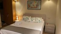 Frank Host Roma Lux , Metro A a 50 m, simple check-in con codice a qualsiasi orario - B&B Roma