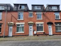 3 Bedroom Spacious House Perfect for Family & Business Short Long-Term Stays Easy Access to Manchester, Oldham, Bury - B&B Rochdale