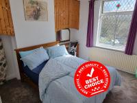 B&B Rochdale - 4 Bedroom House in Central Rochdale cul-de-sac Free Parking & Fast Wi-Fi - Bed and Breakfast Rochdale