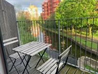 Cityfront Modern Apt Near City Centre/Etihad, Free Parking - B&B