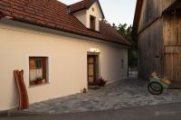 Cherry house - cosy house - ideal for bear watching, in the neighborhood of the medieval Snežnik castle - Chambres d'hôtes Stari trg pri Ložu