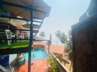 Camera Matrimoniale con Vista Piscina