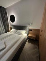 Luxury by The Lake Ap 28 - B&B Sibiu