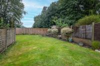 Modern 1 bed-Nr Warner Bros-Parking-Garden - B&B Watford