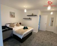 B&B Reading - Modern Spacious 4 Bed House By Icon Living Properties Short Lets & Serviced Accommodation Reading With Free Parking - Bed and Breakfast Reading