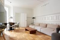 B&B Copenhagen - Spacious 3 Bedroom Manor Flat Next to Tivoli - Bed and Breakfast Copenhagen