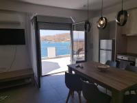 MFD LUXURY APARTMENTS ΜΕΖΟΝΕΤΑ 100τμ ΔΙΠΛΑ ΣΤΗ ΘΑΛΑΣΣΑ - Bed and Breakfast