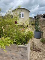 The Shepherd's Hut - B&B Mixbury