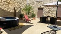 Pujaut , Gîte cœur de village « sous le clocher» - Chambres d'hôtes Pujaut