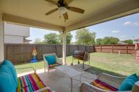 Near SeaWorld! Modern Family Home with Pool Access - Chambres d’hôtes San Antonio