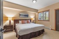 B&B Canmore - Spacious King Bed with Pool & Hot Tubs - Bed and Breakfast Canmore