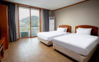 Special Offer - Junior Suite Room 33PY with 2 Zoo Ticket ( 1 Adult, 1 Child)