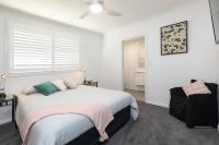 B&B Tuncurry - Villa 1 33 Wharf Street - Bed and Breakfast Tuncurry