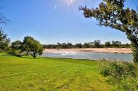 Eagle's Grotto - Quiet 5 Acre Riverside Retreat on Llano River - B&B Llano